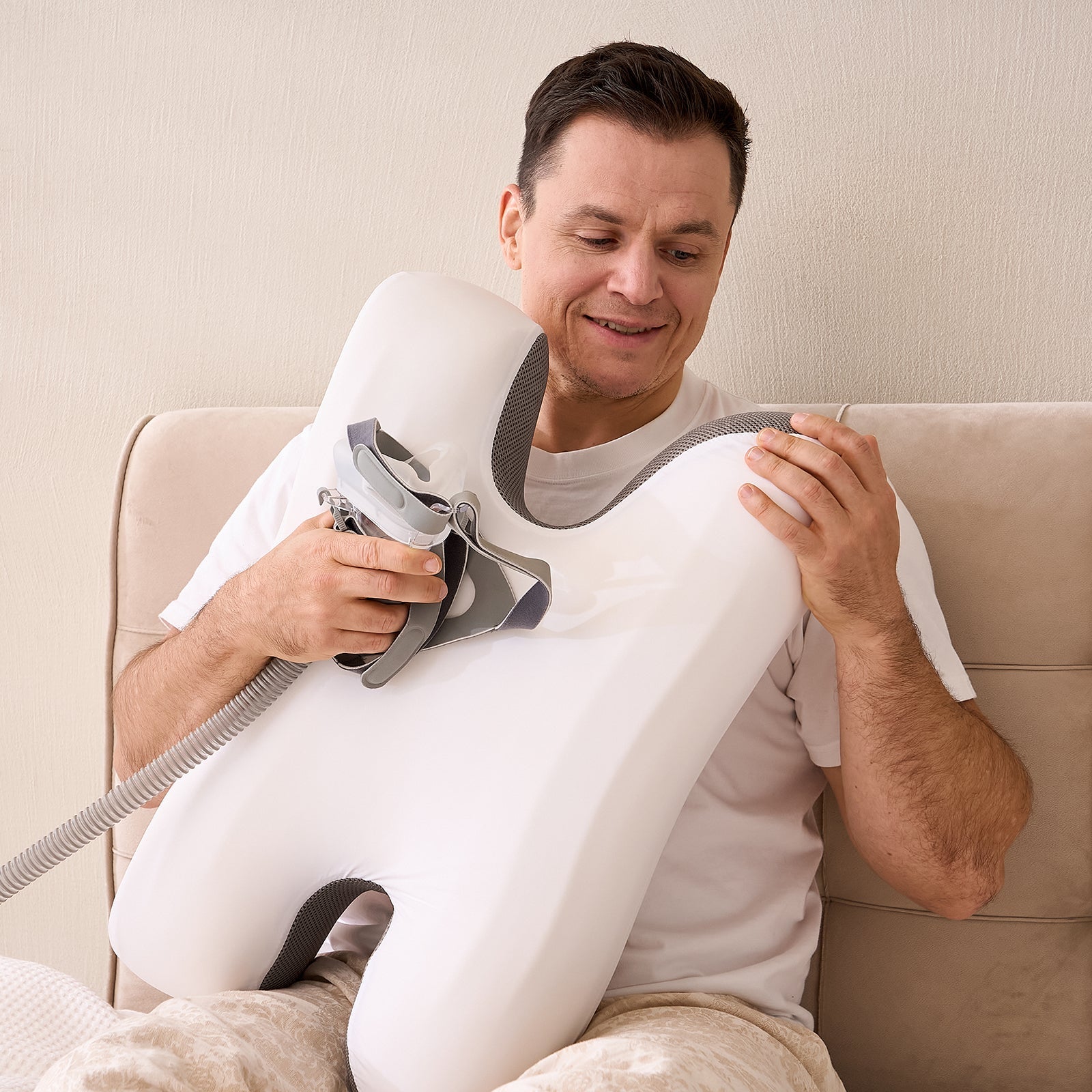 Contoured CPAP pillow for side sleeping