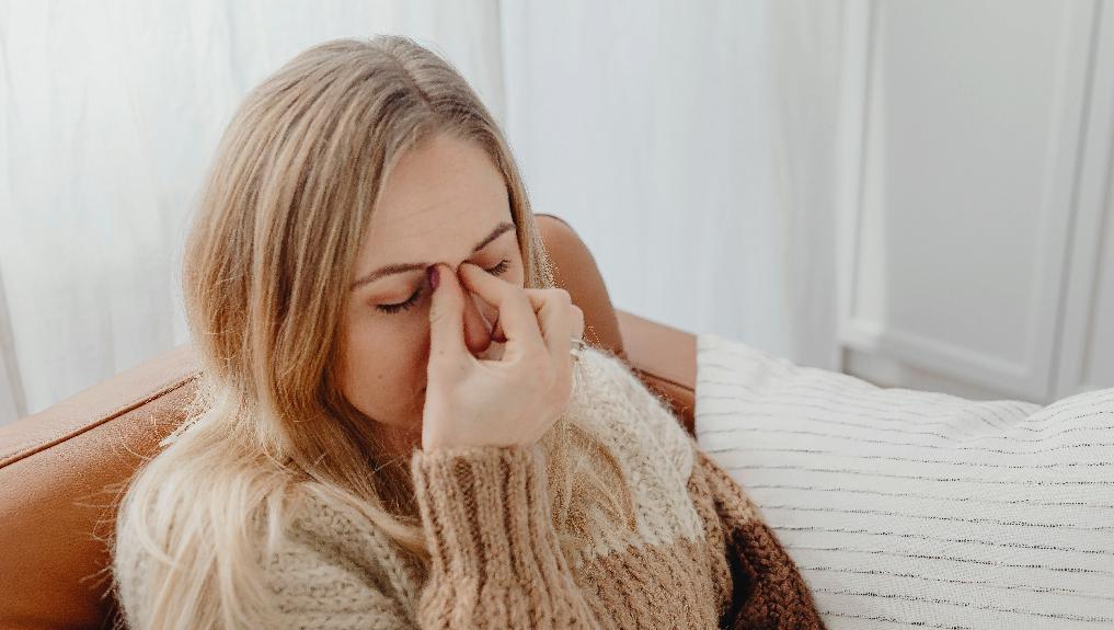 A woman is puzzled by failing sleep