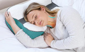 A woman is lying on Elviros contour pillow without neck pain