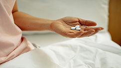 A woman taking sleeping pills is lying on an Elviros mattress