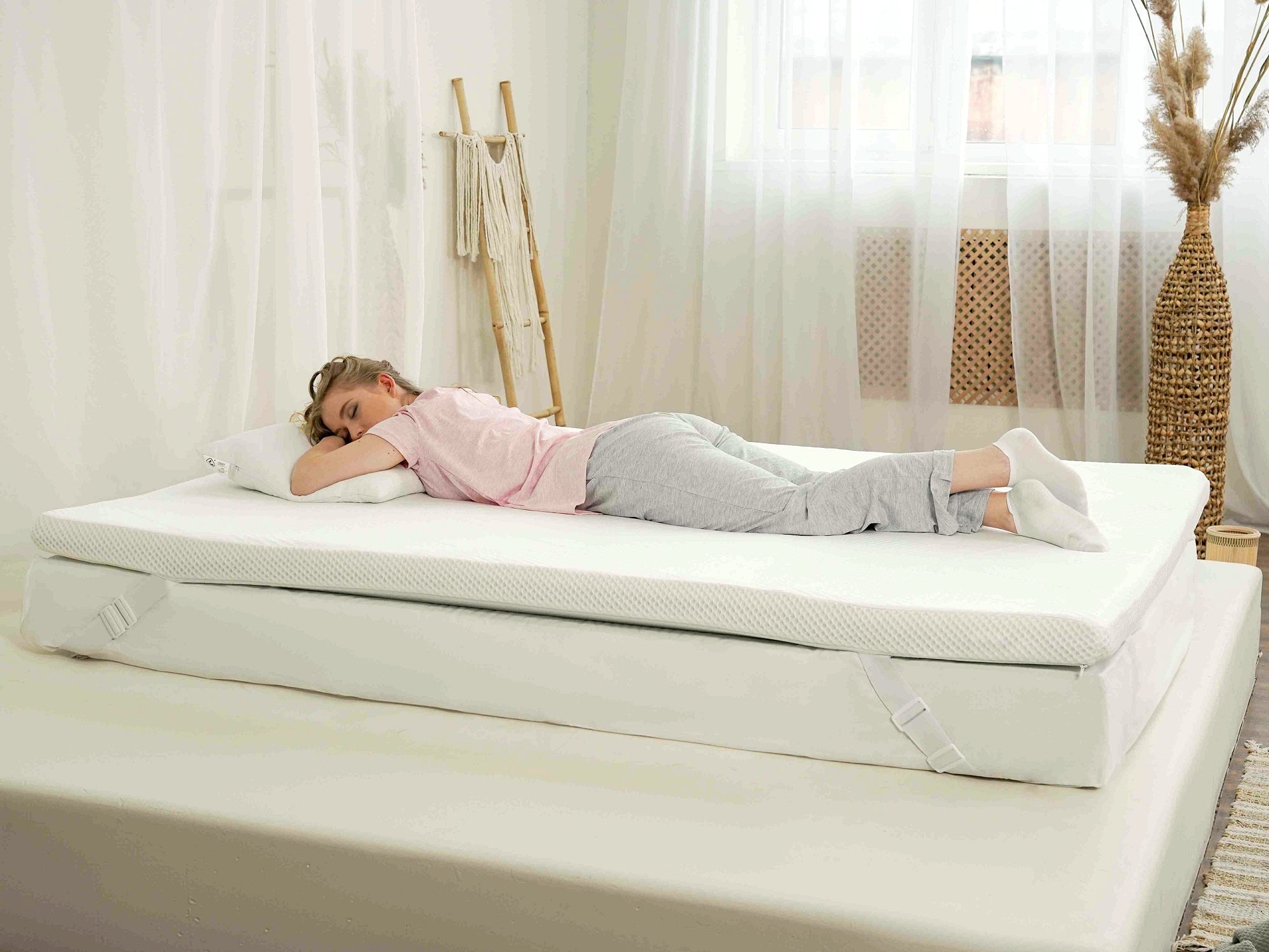 Elviros Ice-Cooling Gel Memory Foam Mattress Topper-3